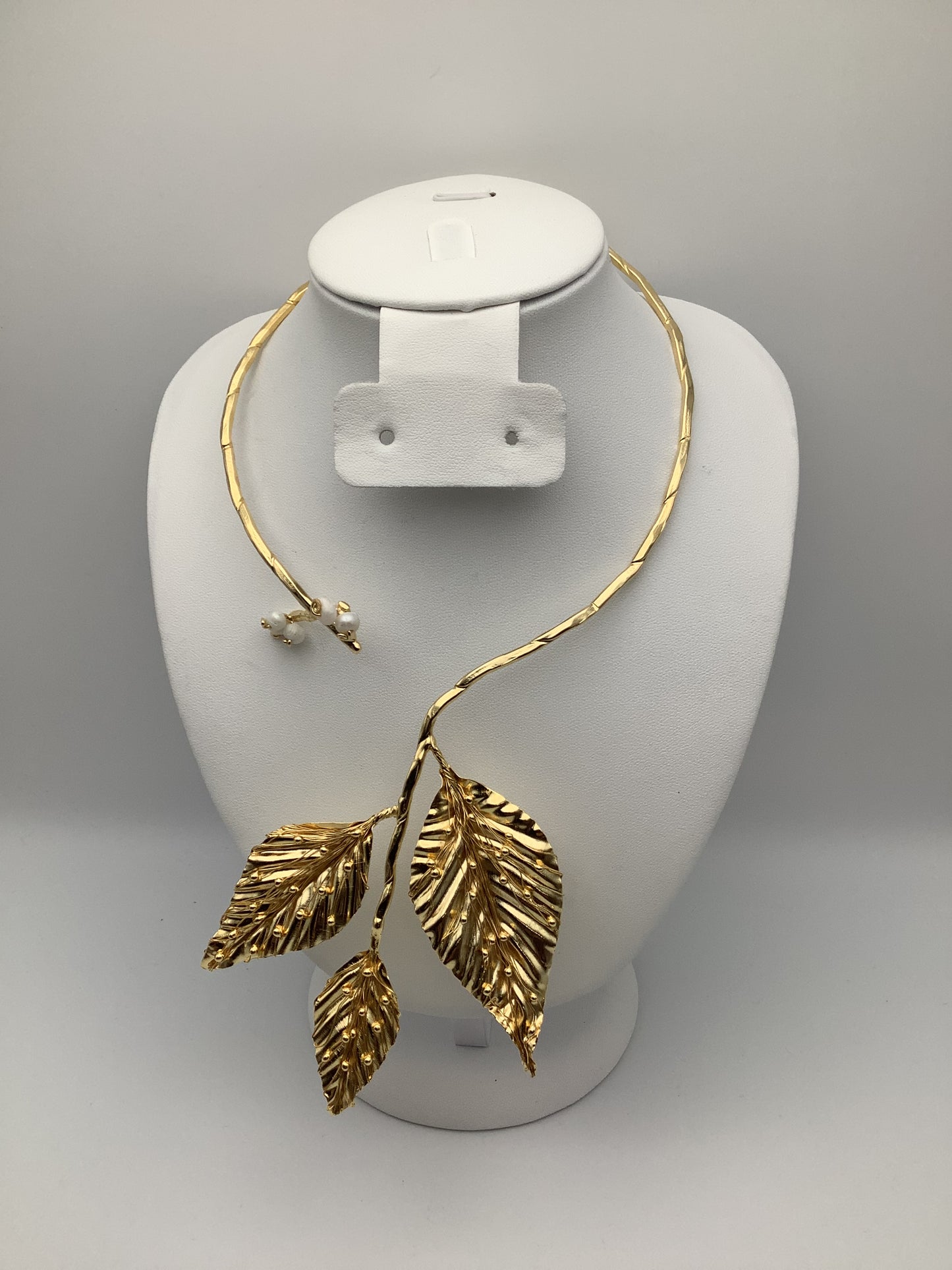 Choker detalles en Hojas