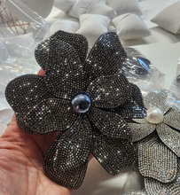 Prendedor Flor Grande Diamantada