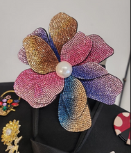 Prendedor Flor Grande Diamantada