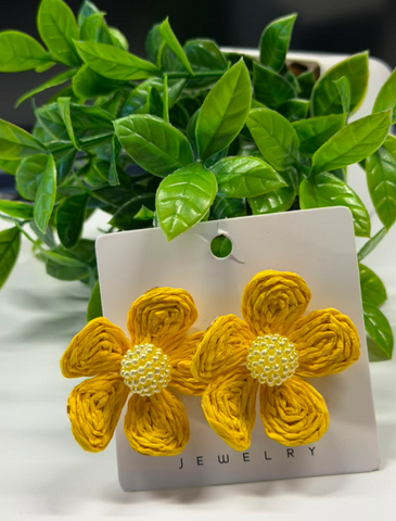 Arete flor rattan amarillo