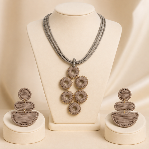 Boho chic rattan set are y collar Gris