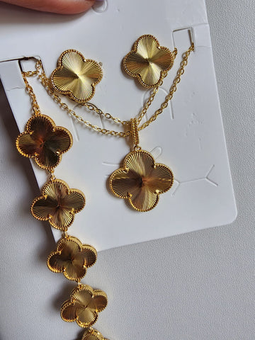 Set de Clover  Dorado $18