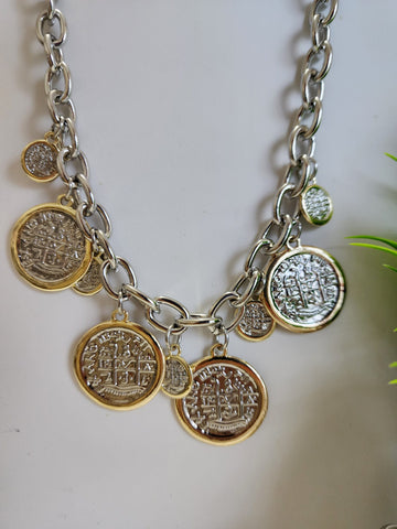 #527-Collar Monedas Dos Tonos