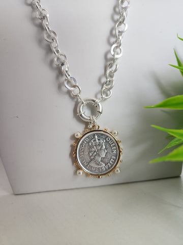 076-Collar Moneda Queen Plata puntos Blancos