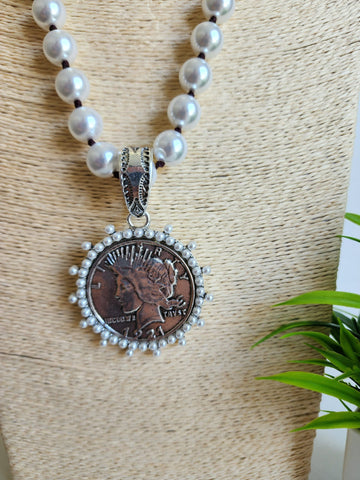 #075-Collar Moneda  Estatua de la Libertad Plata con Perlas