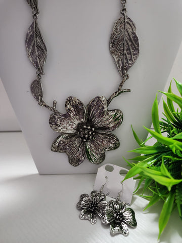 #939-Collar y Artes  Flor Corto