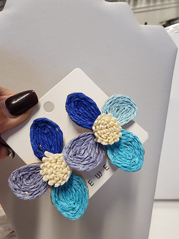 Arete Flor Rattan Azul