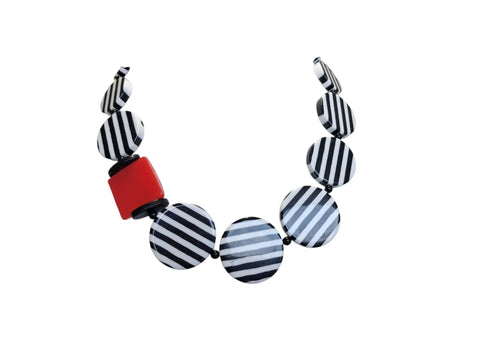 Collar líneas negras con rojo