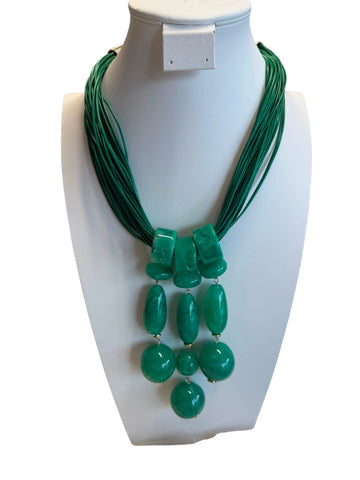 Collar de hilo en resina Color verde