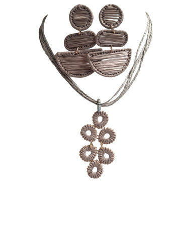 Boho chie Rattan Set de aretes y collar  Color taupe