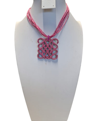 Collar Bohemio Rattan Color Fucsia