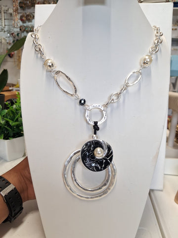 Collar plateado