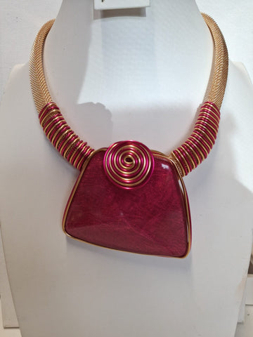 Collar fushia cartera