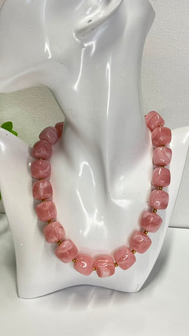 $400-Collar cuadritos mármol rosa