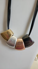 Collar 054