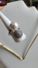 S523-31-Anillo Tres Esferas Diamantadas  Y una Perla